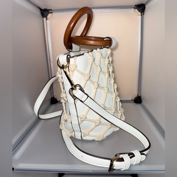 Street Level Knotted Cage Faux Leather Bucket Women's Bag White/Brown - Picture 3 of 10